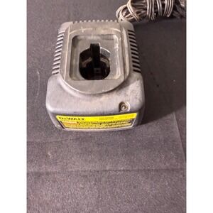 DeWalt DW9116 Battery Charger 7.2V-18V Black Excellent NiCd NiMH 120V AC 2.8A DC